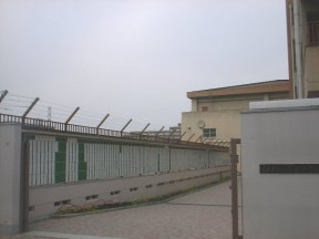 中学校　石切中学校（中学校）まで1233m