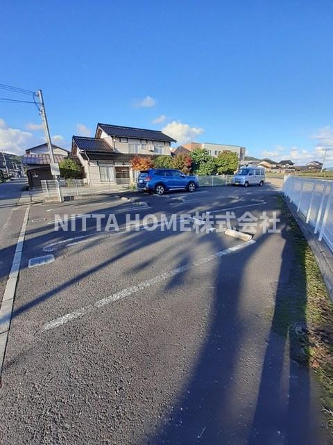 駐車場　敷地内に駐車場も完備(*^-^*)