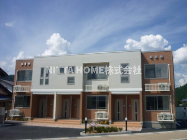 建物外観　全居室収納や外部物置がついていて便利◇