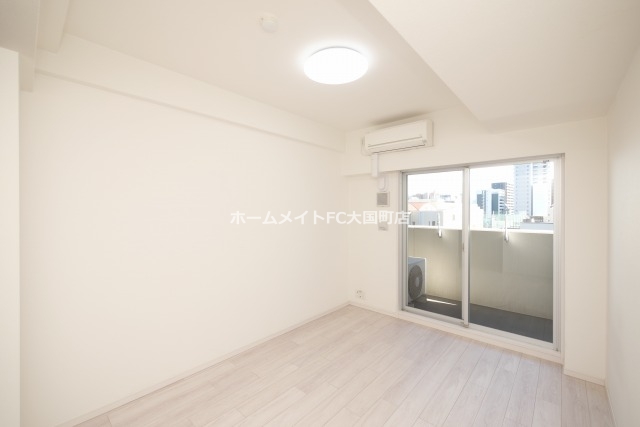 スワンズ谷町セントシティの居間写真