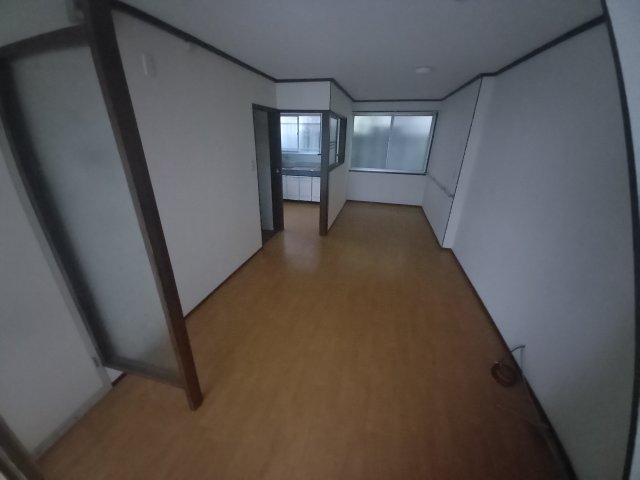 高槻市寿町貸家の居間写真
