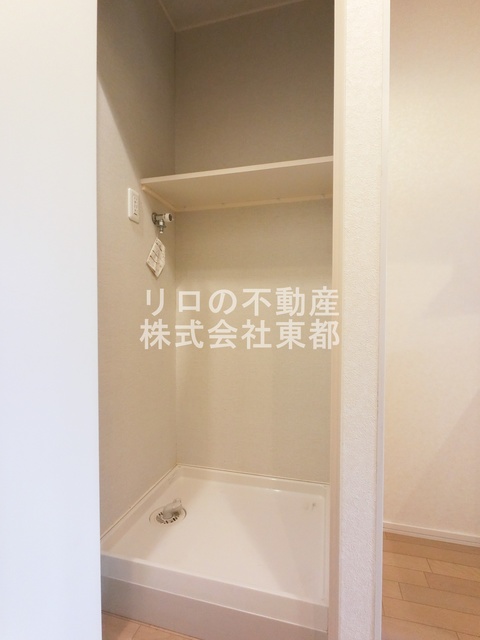 その他　扉で隠せる洗濯機置場♪