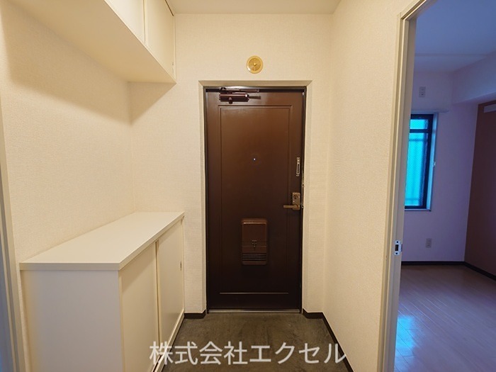 多摩都市モノレール 上北台駅 徒歩10分 4階建 築34年の玄関写真