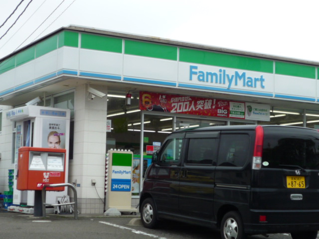 コンビニ　ファミリーマート小田原五丁目店（コンビニ）まで102m