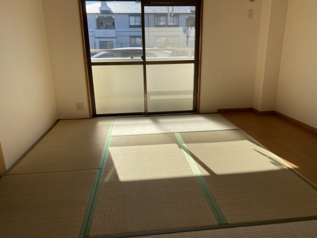 ＪＲ東海道本線 高槻駅 徒歩15分 3階建 築38年の居間写真