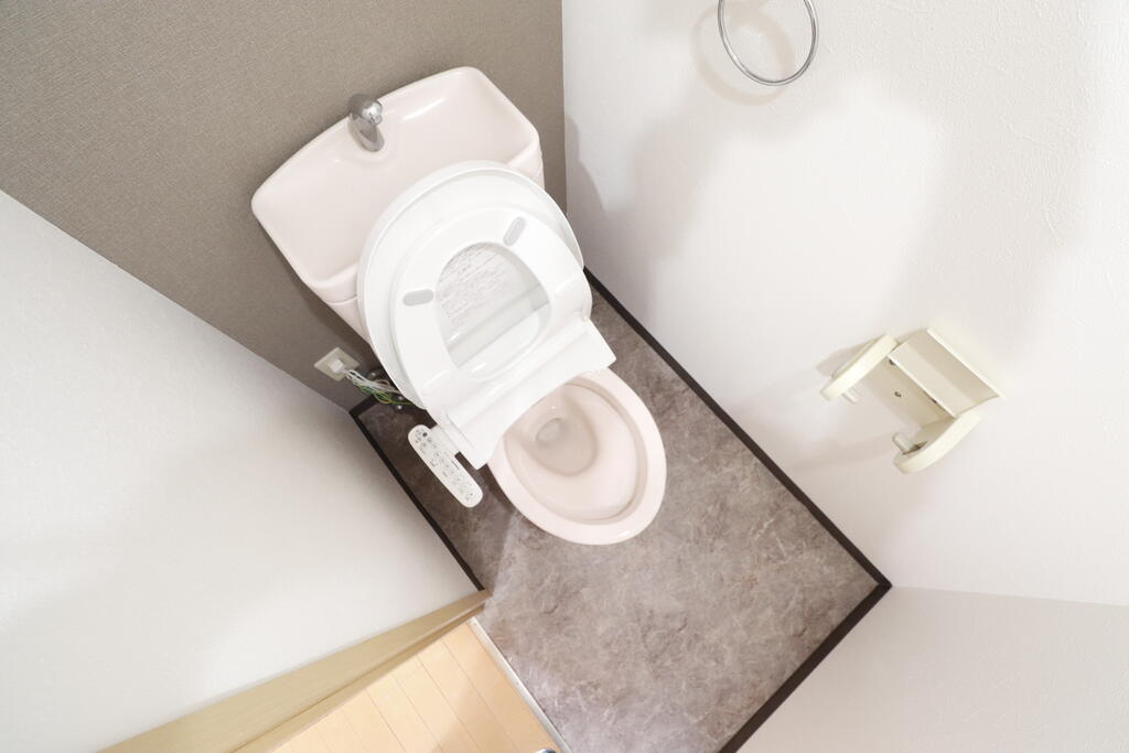 トイレ　温水洗浄便座付きトイレです♪