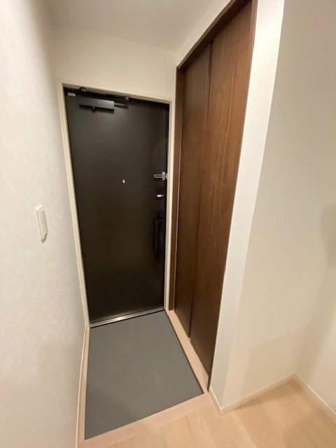 玄関　同じ間取の他のお部屋のお写真です