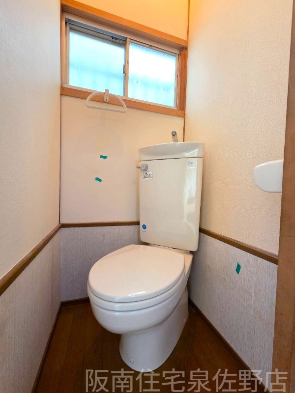 南海本線 岡田浦駅 徒歩7分 2階建 築51年のトイレ写真