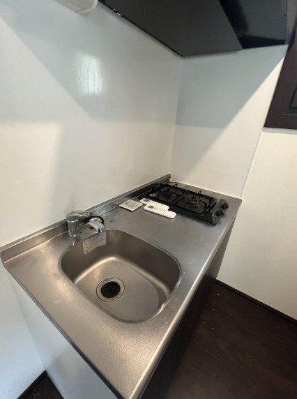 キッチン　別部屋の画像を使用しております。