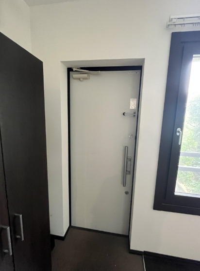 玄関　別部屋の画像を使用しております。