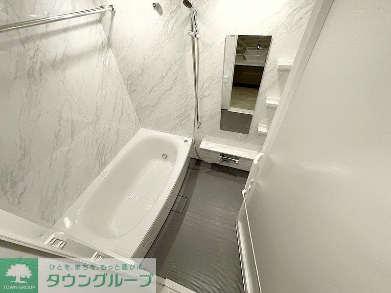 バス・シャワールーム　お問合せは(株)タウンハウジングレジデンス事業部　赤坂店・…