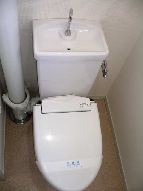 仙台市地下鉄東西線 卸町駅 徒歩10分 4階建 築47年のトイレ写真