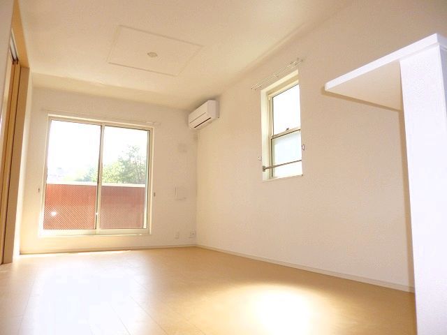 ブリーゼ一番館の居間写真