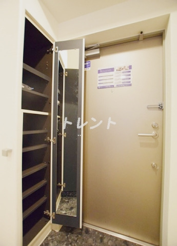 ＪＲ総武線快速 新日本橋駅 徒歩2分 15階建 築22年の玄関写真