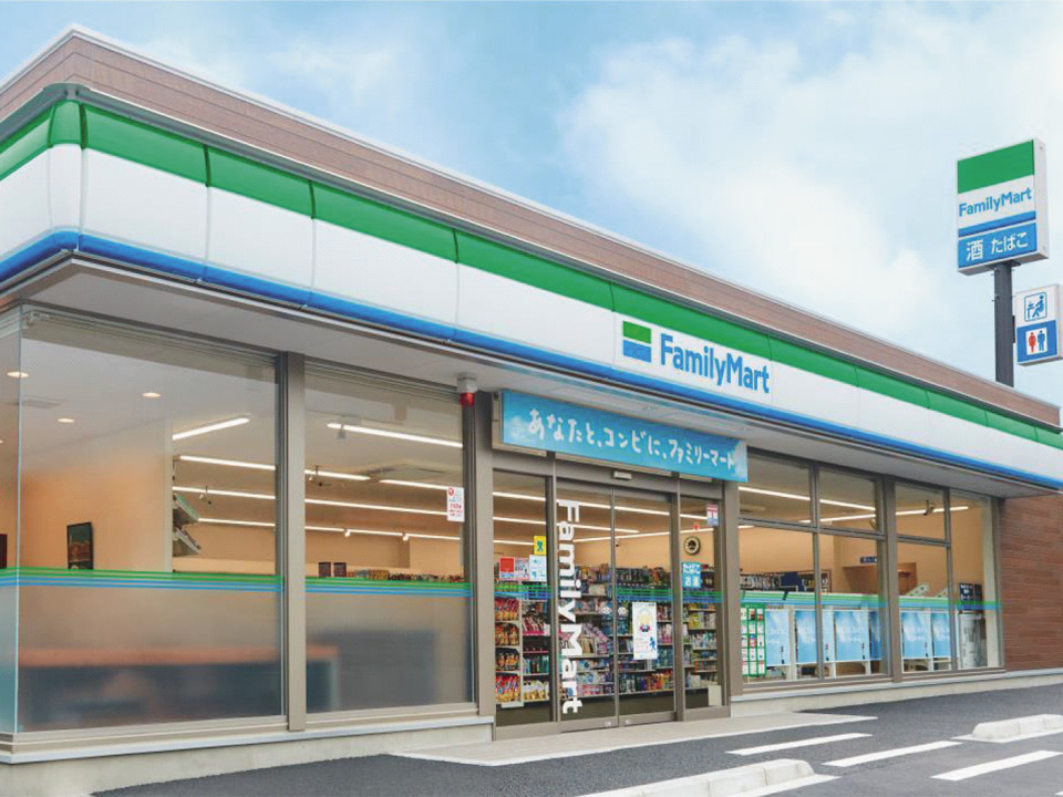 コンビニ　ファミリーマート麹町一丁目店（コンビニ）まで142m