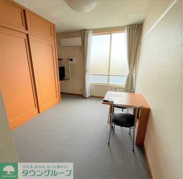 レオパレスプルミエの居間写真