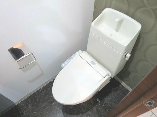 地下鉄名城線 黒川駅 徒歩1分 9階建 築11年のトイレ写真
