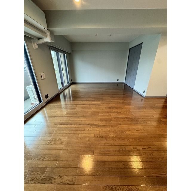 クリオ横浜関内参番館の居間写真