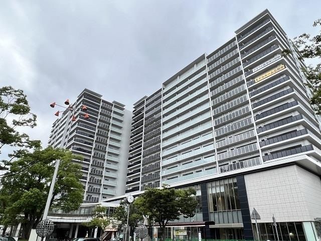 プラウド阪急塚口駅前の外観写真