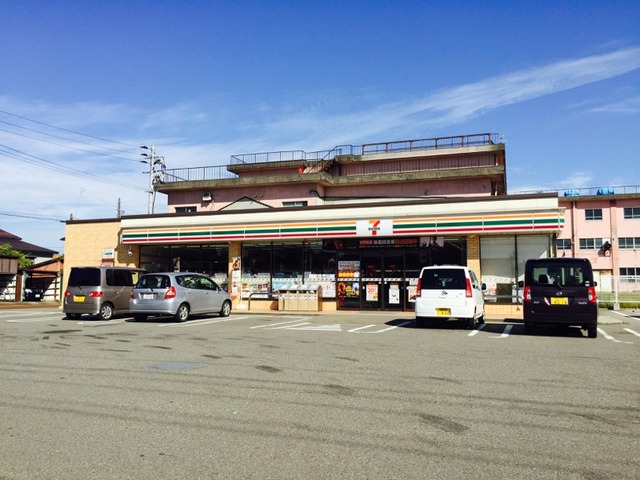 コンビニ　セブンイレブン見附新町３丁目店（コンビニ）まで933m