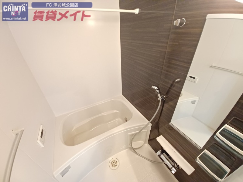 ヒカルサ津市桜橋南の風呂写真