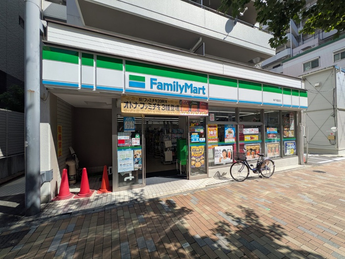 コンビニ　ファミリーマート（コンビニ）まで350m
