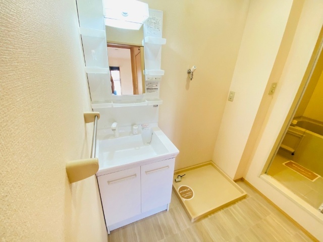 洗面設備　同一建物内１０１号室内装写真転載
