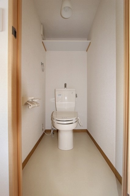 トイレ　同物件別号室のものです。