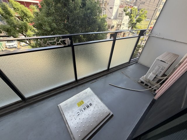 バルコニー　外からの目が気にならないバルコニーで洗濯物が干せます