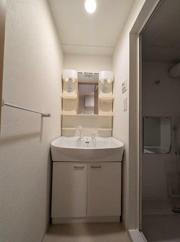 洗面設備　同間取りタイプの室内写真です
