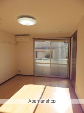 ＪＲ五日市線 拝島駅 徒歩10分 2階建 築22年の居間写真