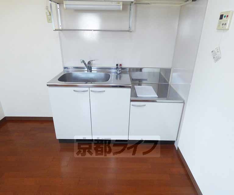 ＪＲ山陰本線 二条駅 徒歩10分 11階建 築22年のキッチン写真