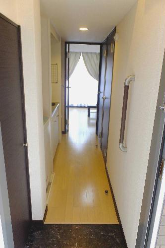 玄関　段差のない玄関で安全です