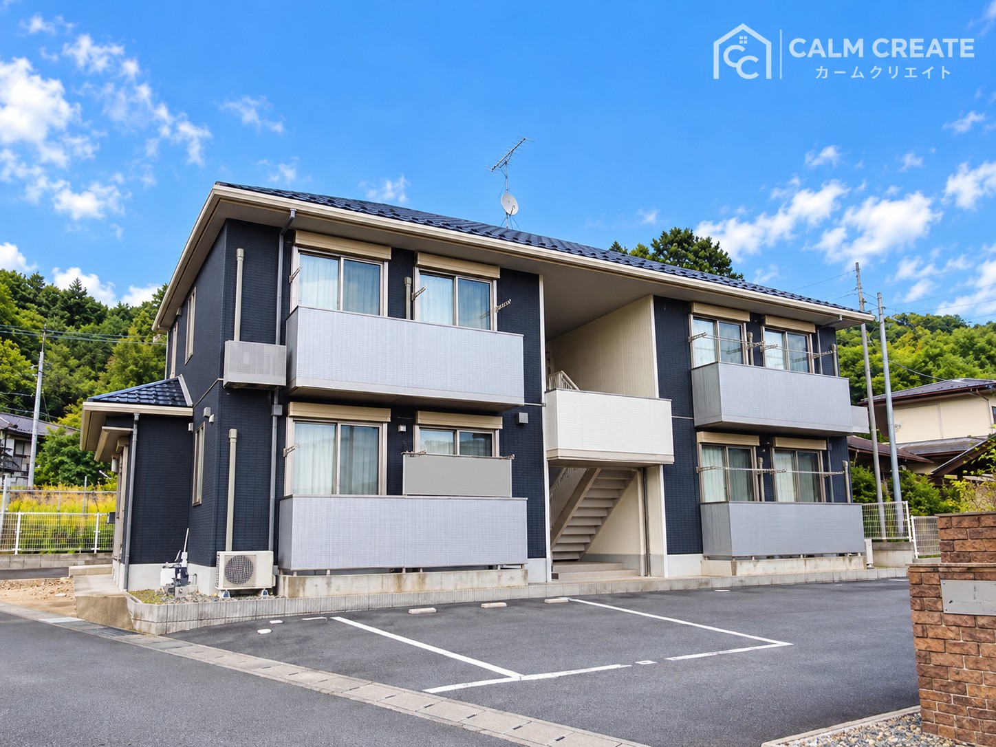 建物外観　南向きの専用庭＆外部トランク付●即入居＆内見も可能です♪