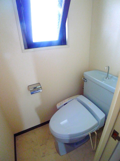 地下鉄鶴舞線 鶴舞駅 徒歩7分 8階建 築37年のトイレ写真