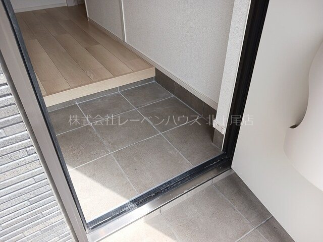 玄関　お部屋探しはレーベンハウス北上尾店へ！