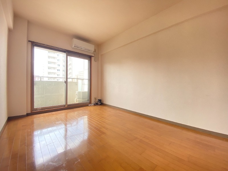 居室・リビング　明るいお部屋ですね。