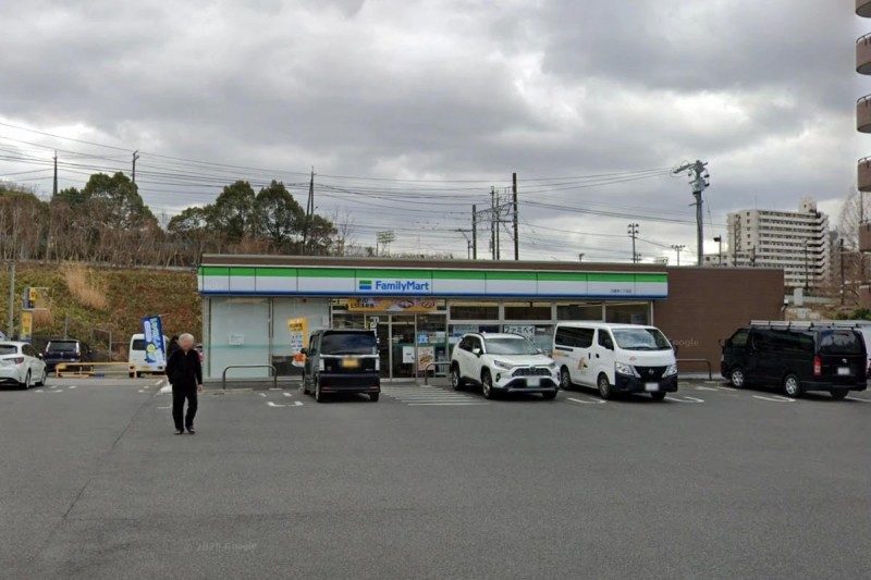 コンビニ　ファミリーマート 日進栄二丁目店（コンビニ）まで363m