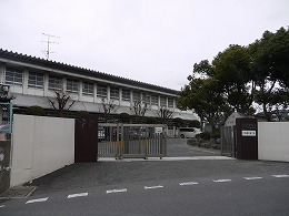 中学校　北九州市立上津役中学校（中学校）まで1050m