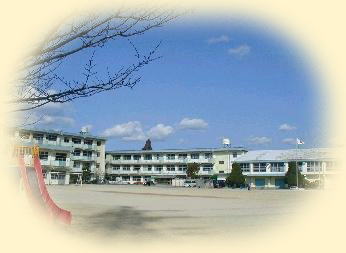 小学校　北九州市立上津役小学校（小学校）まで445m
