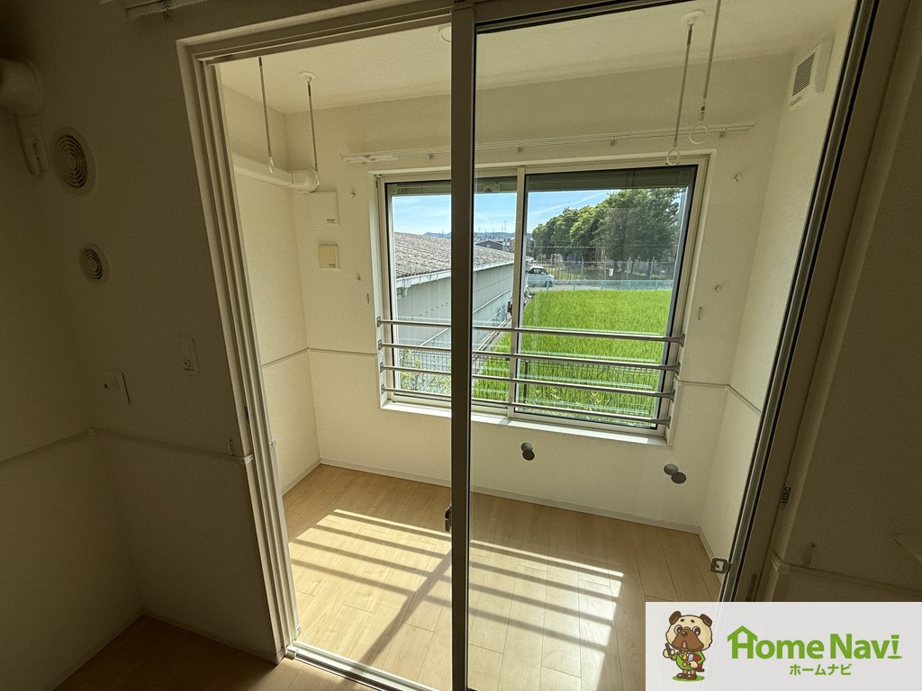 バルコニー　東向きで日当たり良好です。