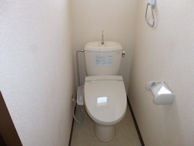トイレ　温水洗浄便座で快適です。