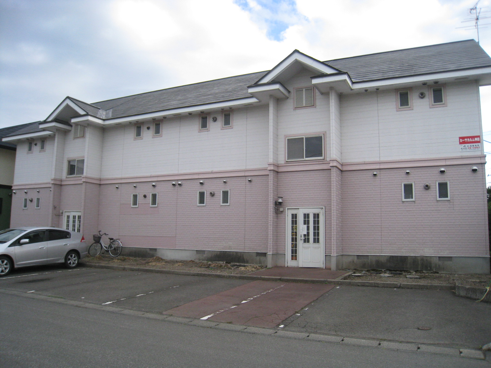 建物外観　かわいい外壁の色です。