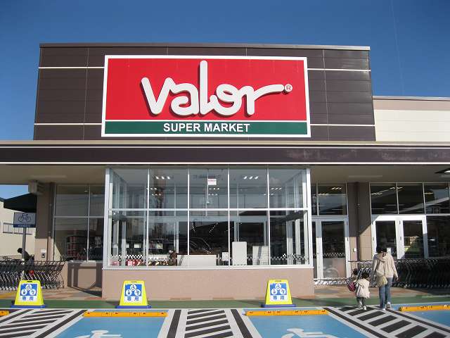 スーパー　バロー松任東店（スーパー）まで627m