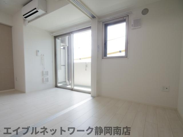 その他設備　おしゃれな居間です