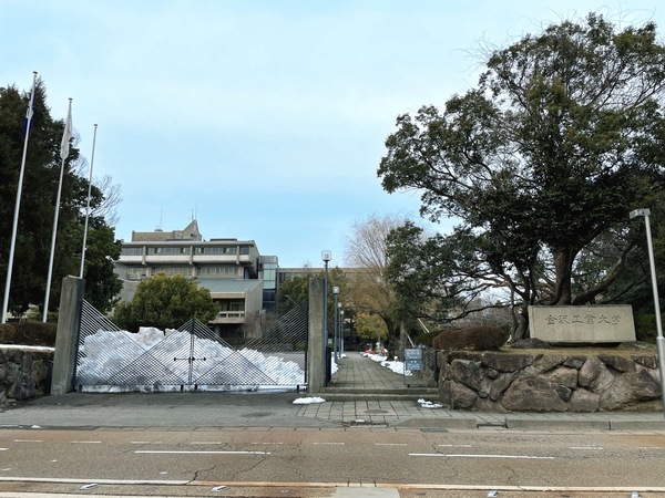 【ラミューズ伏見台の図書館】