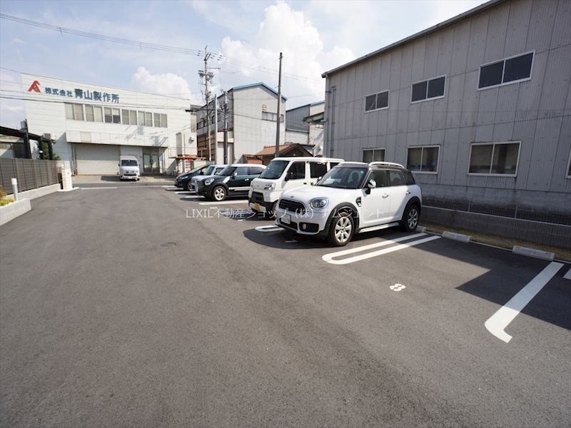 【栗東市小柿のアパートの駐車場】