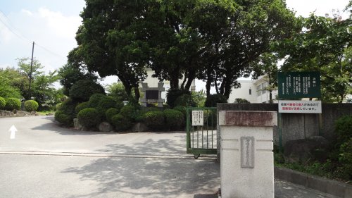 【セジュールウィット井田町の小学校】