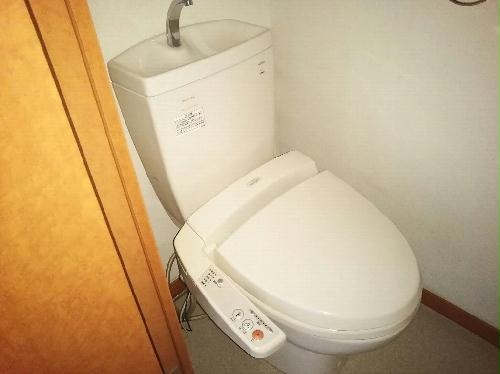 トイレ　温水洗浄便座付き。同タイプの写真です。
