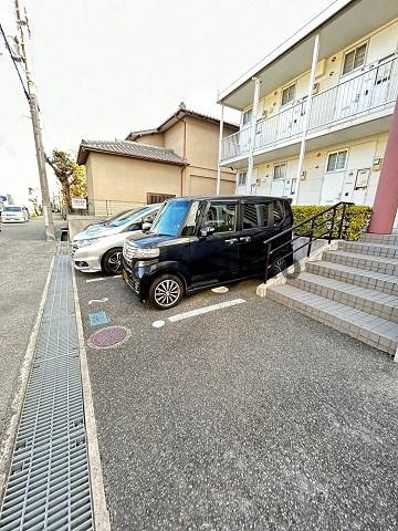駐車場　車をお持ちの方に嬉しい駐車場付きの物件です